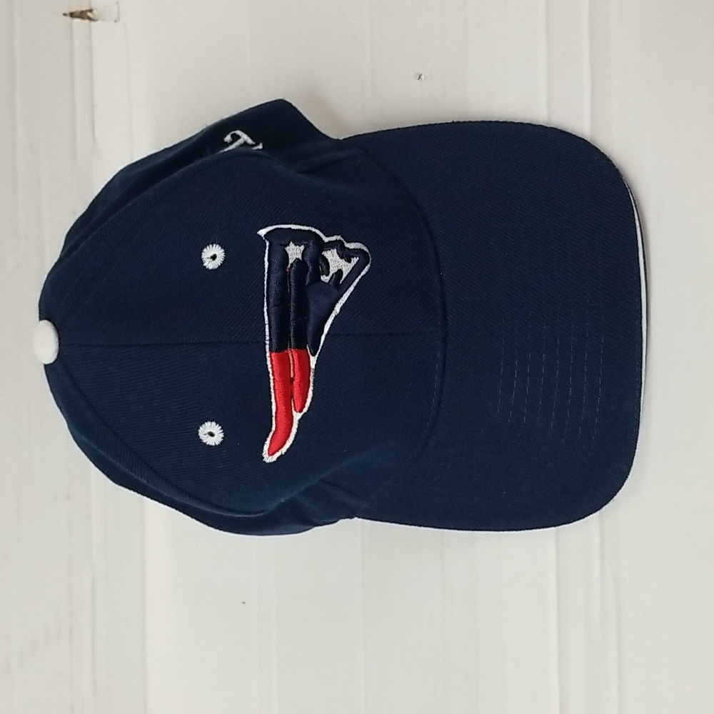 New England Patriots NFL One sz fits all Velcro 100% Acrylic hat Good used cond.